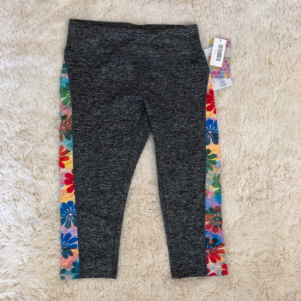 LuLaRoe Jade Capri Exercise Pants - Small